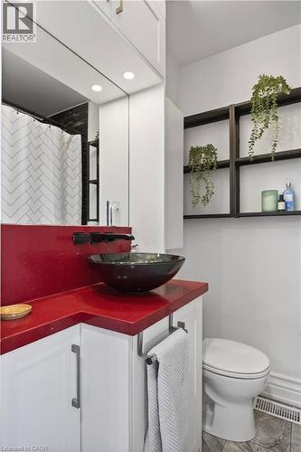 157 Cameron Avenue N, Hamilton, ON - Indoor Photo Showing Bathroom