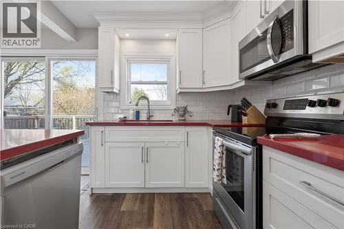 157 Cameron Avenue N, Hamilton, ON - Indoor Photo Showing Kitchen