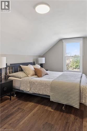 157 Cameron Avenue N, Hamilton, ON - Indoor Photo Showing Bedroom