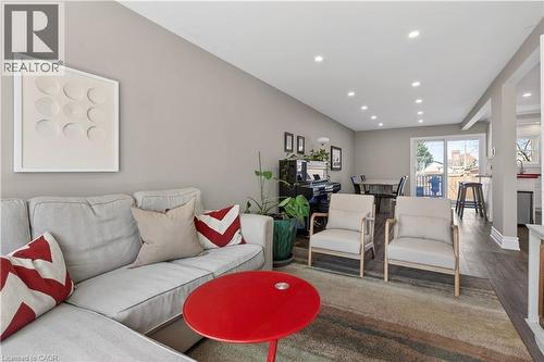 157 Cameron Avenue N, Hamilton, ON - Indoor Photo Showing Living Room