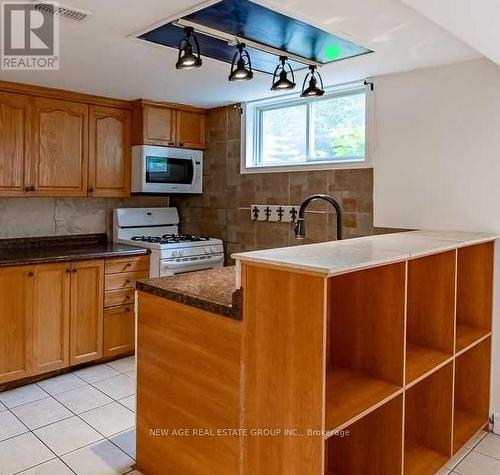 467 Limeridge Road W, Hamilton, ON - Indoor Photo Showing Kitchen
