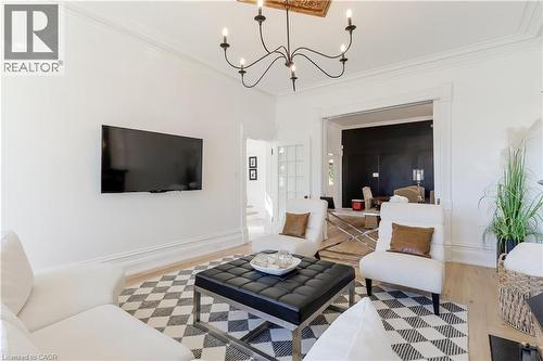 24 Park Avenue, Cambridge, ON - Indoor Photo Showing Living Room