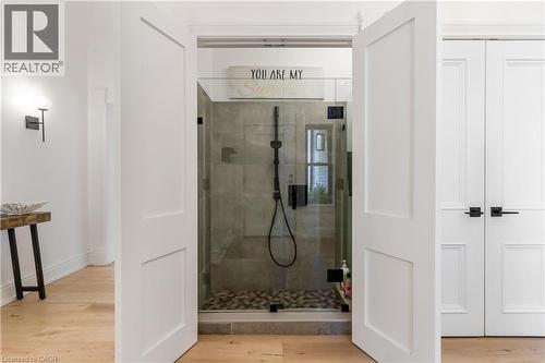 24 Park Avenue, Cambridge, ON - Indoor Photo Showing Bathroom