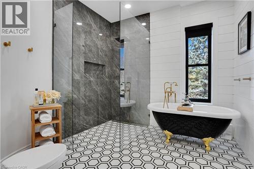 24 Park Avenue, Cambridge, ON - Indoor Photo Showing Bathroom