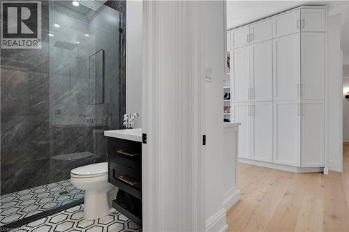 24 Park Avenue, Cambridge, ON - Indoor Photo Showing Bathroom