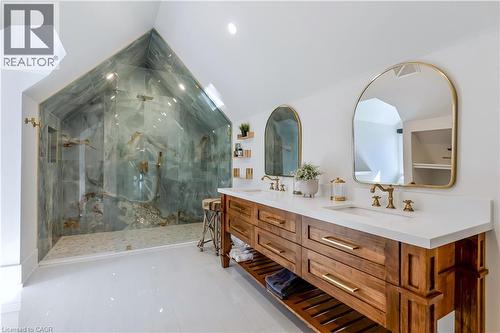 24 Park Avenue, Cambridge, ON - Indoor Photo Showing Bathroom