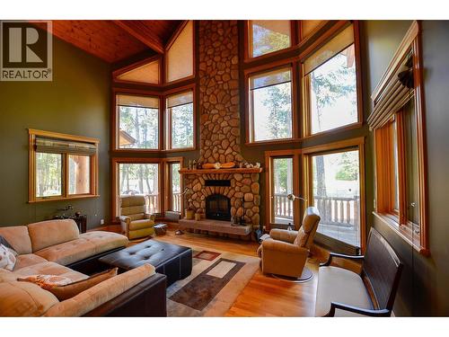 The blinds open from top and bottom so you can control both light and privacy. - 19-3453 Cessna Road, Enderby, BC - Indoor Photo Showing Living Room With Fireplace