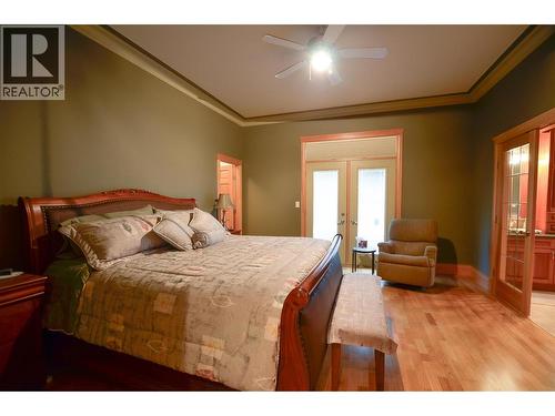 This gorgeous sleigh bed could be included in the price! - 19-3453 Cessna Road, Enderby, BC - Indoor Photo Showing Bedroom