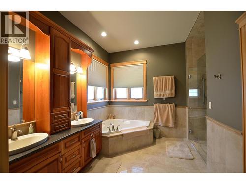 Enjoy your soaker tub after playing a round at the golf course! - 19-3453 Cessna Road, Enderby, BC - Indoor Photo Showing Bathroom