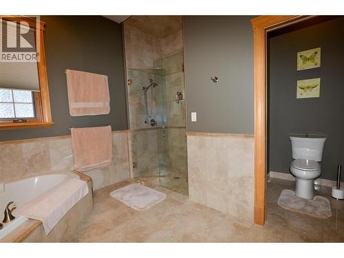 Separate glass shower makes for a relaxing space. - 19-3453 Cessna Road, Enderby, BC - Indoor Photo Showing Bathroom