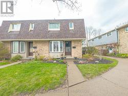 19 - 18 BARRY STREET St. Catharines, ON L2R 7J6