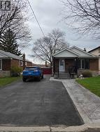 33 ALICE CRESCENT Toronto, ON M1R 4N6