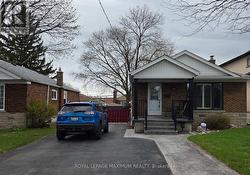 33 ALICE CRESCENT Toronto, ON M1R 4N6