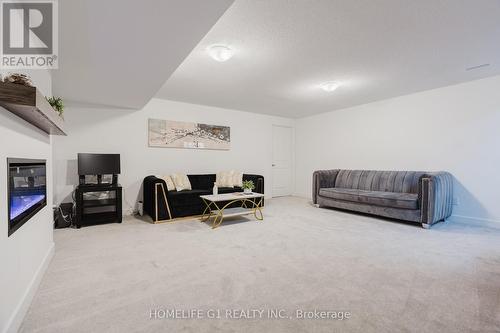 45 Moosonee Crescent, Ottawa, ON - Indoor Photo Showing Other Room
