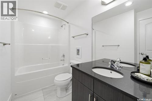 212 770 Childers Crescent, Saskatoon, SK - Indoor Photo Showing Bathroom
