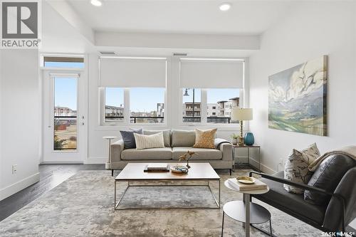 212 770 Childers Crescent, Saskatoon, SK - Indoor Photo Showing Living Room