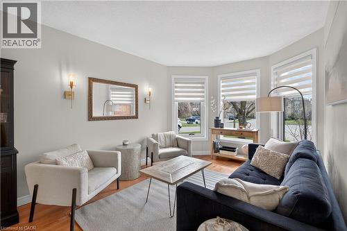 1151 Campbell Court, Burlington, ON - Indoor Photo Showing Living Room