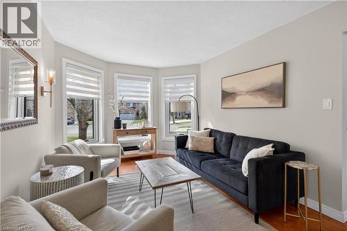 1151 Campbell Court, Burlington, ON - Indoor Photo Showing Living Room