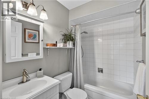 1151 Campbell Court, Burlington, ON - Indoor Photo Showing Bathroom