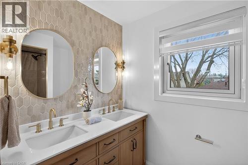 1151 Campbell Court, Burlington, ON - Indoor Photo Showing Bathroom