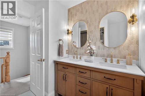 1151 Campbell Court, Burlington, ON - Indoor Photo Showing Bathroom