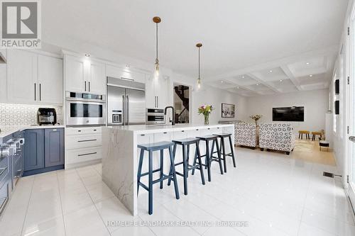 158 WALTER ENGLISH DRIVE  East Gwillimbury, ON L9N 0Y8