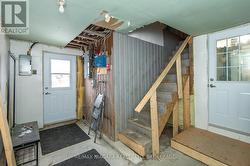 SEPARATE ENTRANCE TO 2ND STOREY - 