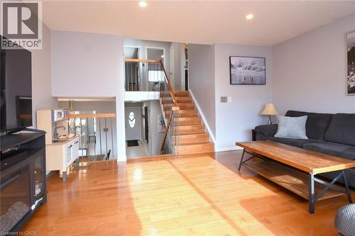 102 Elderwood Place, Brampton, ON - Indoor Photo Showing Living Room