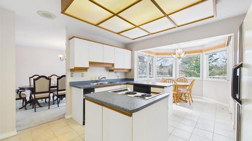 3208 Mount Royal Drive, Cranbrook, BC - Indoor Photo Showing Kitchen With Double Sink