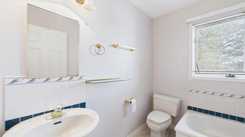 3208 Mount Royal Drive, Cranbrook, BC - Indoor Photo Showing Bathroom