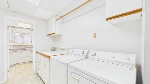 3208 Mount Royal Drive, Cranbrook, BC - Indoor Photo Showing Laundry Room