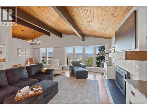 890 GLENEAGLES Drive  Kamloops, BC V2E 1K3