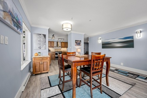 305-2275 Comox Ave, Comox, BC - Indoor Photo Showing Dining Room