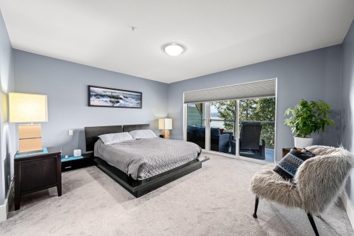 305-2275 Comox Ave, Comox, BC - Indoor Photo Showing Bedroom