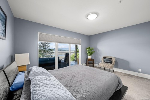 305-2275 Comox Ave, Comox, BC - Indoor Photo Showing Bedroom