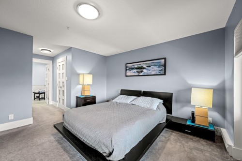 305-2275 Comox Ave, Comox, BC - Indoor Photo Showing Bedroom