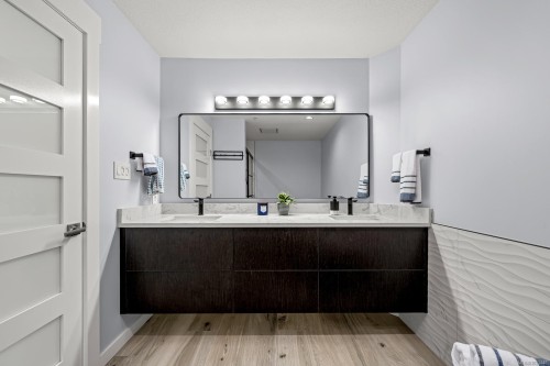 305-2275 Comox Ave, Comox, BC - Indoor Photo Showing Bathroom