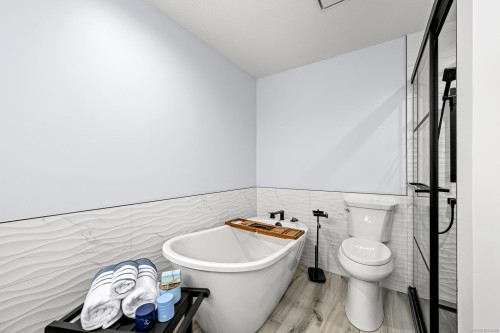 305-2275 Comox Ave, Comox, BC - Indoor Photo Showing Bathroom