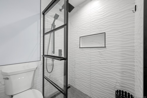 305-2275 Comox Ave, Comox, BC - Indoor