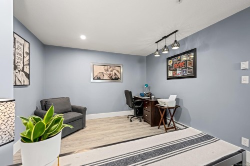 305-2275 Comox Ave, Comox, BC - Indoor