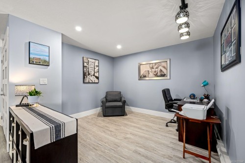 305-2275 Comox Ave, Comox, BC - Indoor Photo Showing Office