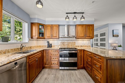 305-2275 Comox Ave, Comox, BC - Indoor Photo Showing Kitchen With Stainless Steel Kitchen With Double Sink
