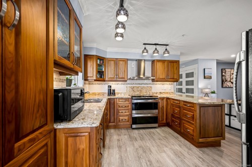 305-2275 Comox Ave, Comox, BC - Indoor Photo Showing Kitchen With Upgraded Kitchen