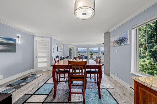 305-2275 Comox Ave, Comox, BC - Indoor Photo Showing Dining Room
