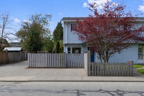 B-345 Menzies Ave  Courtenay, BC V9N 3C2