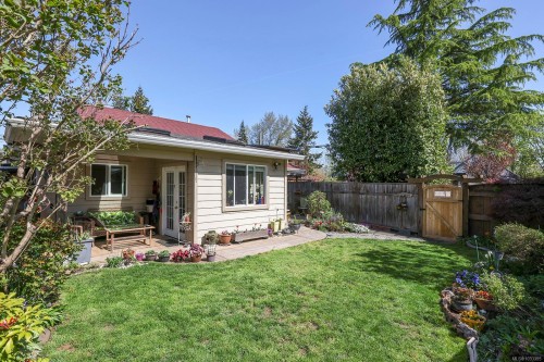 B-226 1st St  Courtenay, BC V9N 1A6