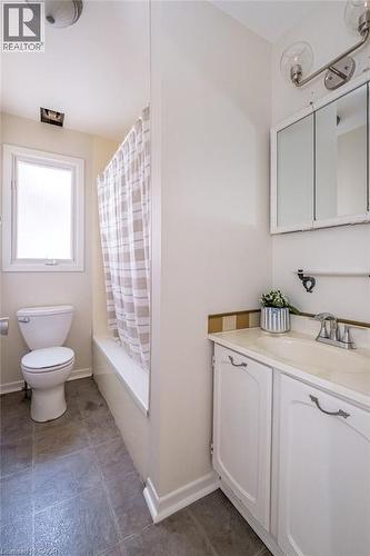 23 Bruce Street, Hamilton, ON - Indoor Photo Showing Bathroom