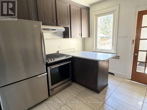 444 Parkdale Avenue, Ottawa, ON - Indoor Photo Showing Kitchen
