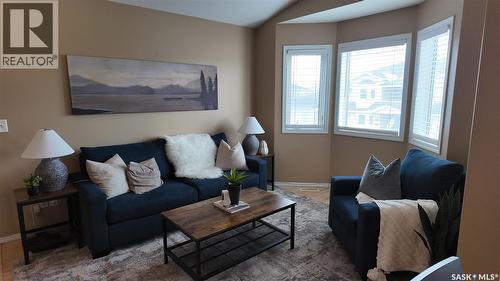 4128 Buckingham Drive E, Regina, SK - Indoor Photo Showing Living Room