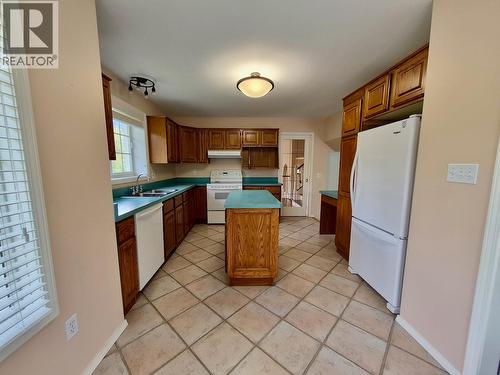 4339 View Ridge Road, Bonnington, BC - Indoor Photo Showing Kitchen With Double Sink